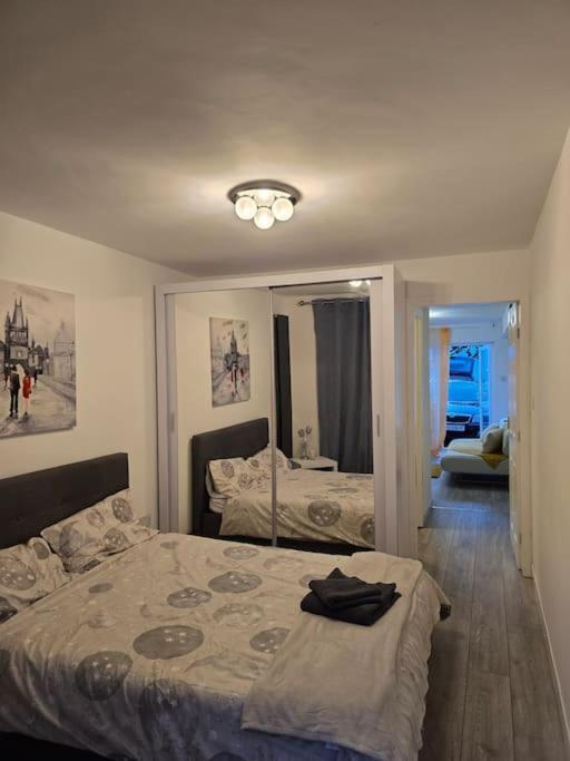 Cozy Flat 1 Bedroom Hucclecote Bagian luar foto